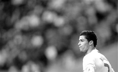 欧冠第4轮前瞻：双战术体系的博弈，两位神锋大战“群狼”（欧冠第4轮前瞻：两套战术硬碰硬，双神锋鏖战群狼）