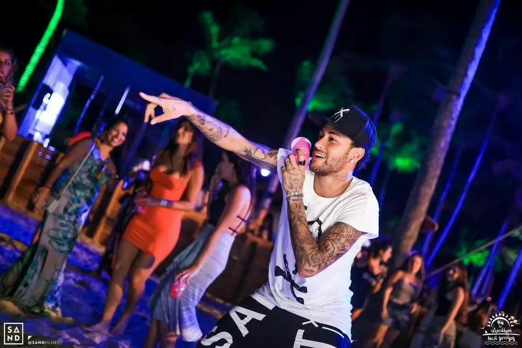 哪怕不算欧国联、阿拉冠级别的冠军！梅西的冠军数都多于决赛数！