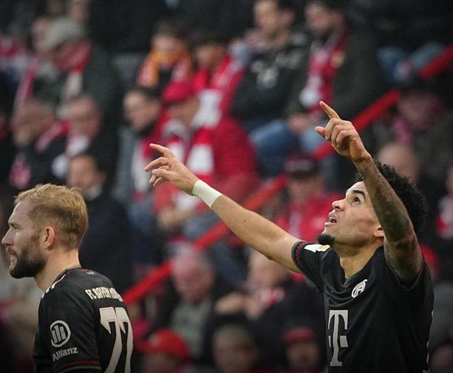 男篮传奇得分后卫曾对科比砍20分，800度近视神准投篮