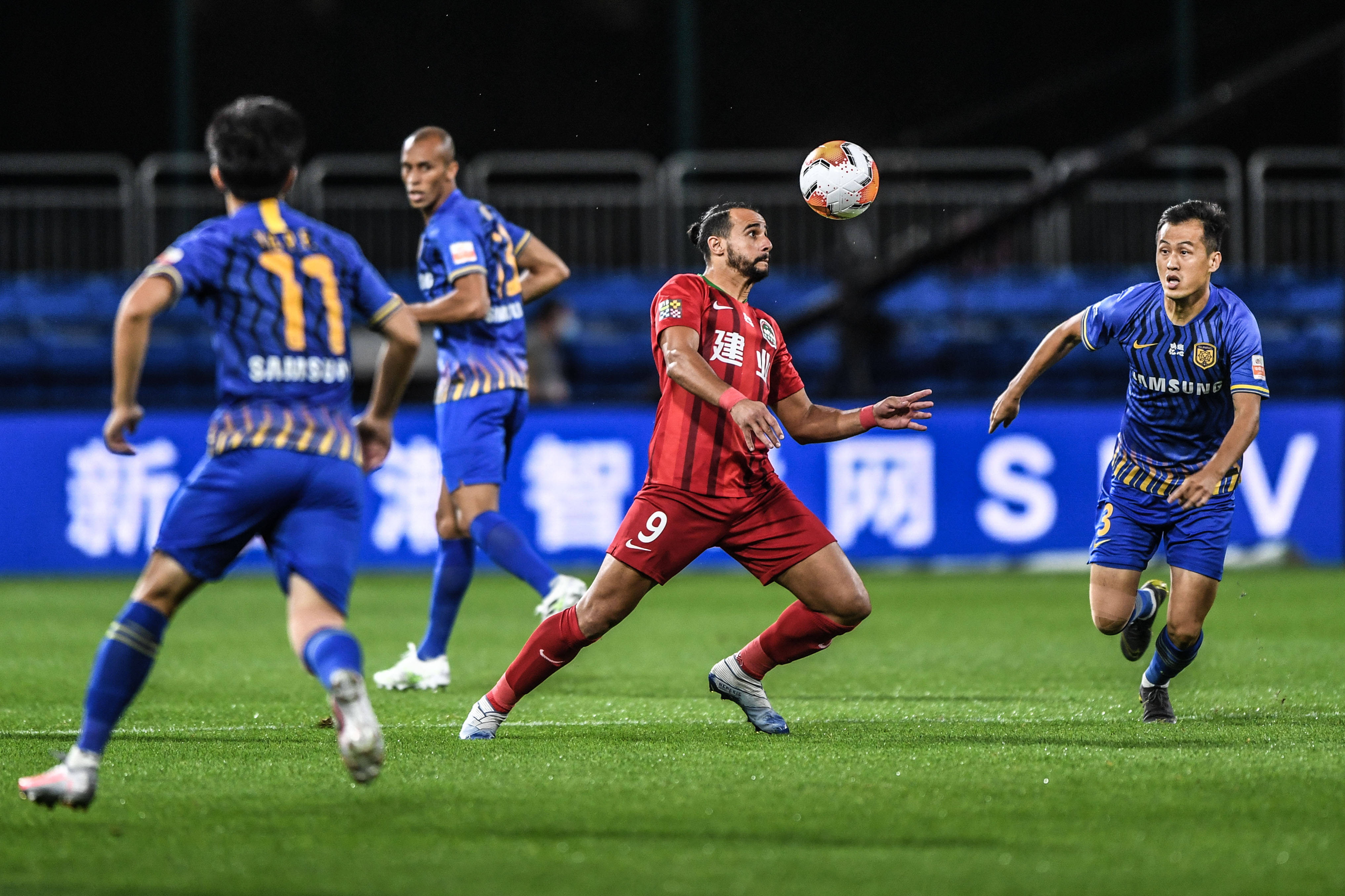 安芬尼·西蒙斯：绿军不可或缺的球星（安芬尼·西蒙斯：绿军不可替代的核心球员）