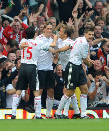 托马斯·弗兰克因指责球迷嘘门将引发争议，面临解雇风险，热刺战绩不佳，球迷矛盾加剧，球队正寻求替补教练。